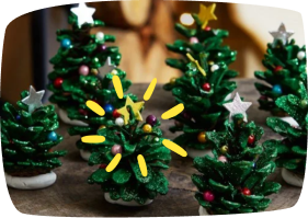 Groene dennenappel-kerstboompjes